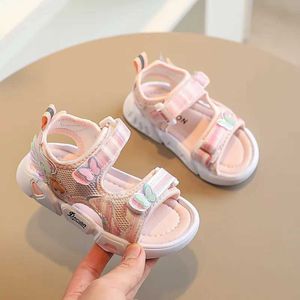 Sandaler flickor sandaler 2022 sommar ny fjäril andas mesh mjuk sula pvc prinsessa platt skor baby sport strand sandaler d240515