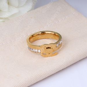 Дизайнерский кольцо роскошные бренд 18K Золотая из нержавеющей стали золотой кольцо мода роскошная инкрустация кристалл для женских свадебных украшений праздничный подарок размер 6 7 8 9