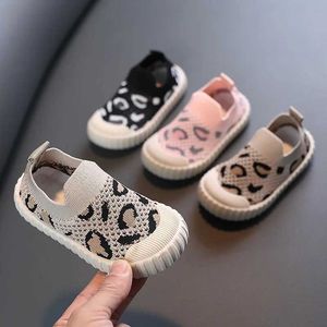 Tênis zapatillas infantil e criança mola spring outono infantil sapatos de esportes de 1 a 3 anos meninas meninas malha de tênis de tênis Luz anti-deslize kdi beibei d240515