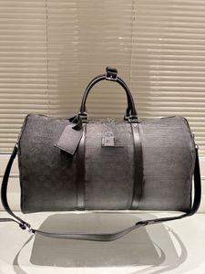 Het designer coacch duffle väska män kvinnor mode rese väska stor kapacitet handväska klassisk tryckt belagd duk läder resväska ombord på väska handväska