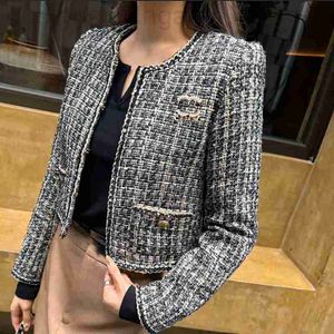 Kvinnorjackor Designer Designer Jacka Clashing Color Plaid Stripe Brosch Fashion Celebrity Style Short Slim Cardigan IY18