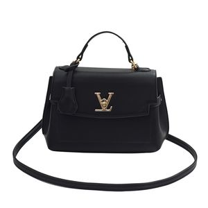 Kvinnliga designers väskor mode axelväska handväskor crossbody purses sportoutdoor packar saker säckar