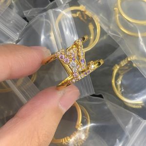 Anel de joalheria de luxo de zircão de luxo de quatro folhas para garotas Tik Tik Tok Mesmo estilo para mulheres clássicas de prata dourada rosa