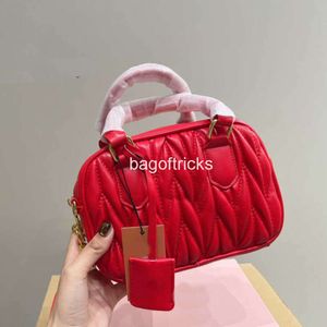 Bolsas de ombro vintage Bolsa de tambor Bolsas de travesseiro de senhora Casual Casual Cylindrical Cross Cartetes com Lock Zipper Crossbody Feminino Bolsas femininas