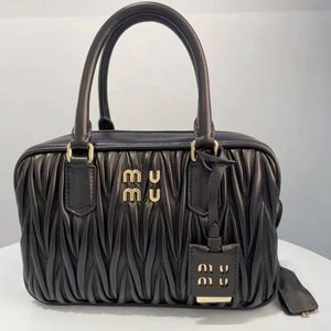 Moda Lady Matelasse Bowling Bag luksusowy damski sprzęgło górna rączka kwadratowa TOTE oryginalna skórzana torebka na ramię męska crossbody czarne różowe małe torby