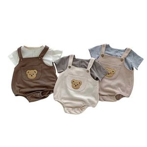 Overaller Summer Baby Clothing Set Lämplig för flickor pojkar jumpsuits t-shirts nyfödda jumpsuits tecknad björnjackor och barnkläder D240515