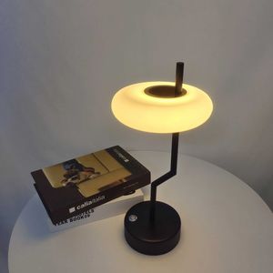 Bordslampor Oregelbundet Turnable Modern Coffee Touch Sensor bordslampa med varmt ljus bredvid för sovrummet vardagsrum dekoration nattljus