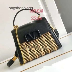 2024 Crochet Vslings Stud Branch Cross Pure Totes Vo Bag New V-button Vallenteno Hand Woven Hollow Event Tote Designer Bags Shoulder Summer WCN8