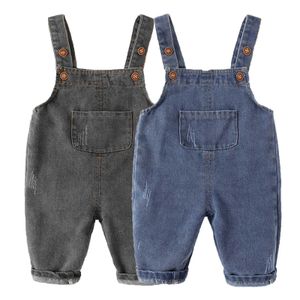 Overaller nyanlända barnkläder babykläder flickor pojkar full set solid briefing stil småbarn jeans full set jumpsuit d240515