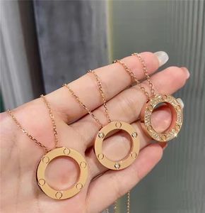 Hög version berömd designer enkelring rund kaka halsband pläterad 18k rosguld mode ljus lyxskruv kedja