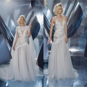 Dany Mizrachi 2019 Bröllopsklänningar med Cape Spaghetti Neck Böhmen Brudklänningar Boho Lace Appliced ​​A-Line Wedding Dress Vestidos de Noiva