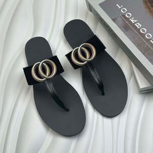 Designer chinelos femininos g sandálias de verão Moda de borracha chinelos de giro