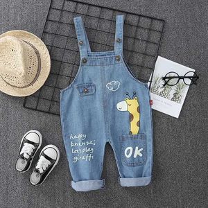 Overalls Spring and Autumn Childrens Clothing Boys Girls Cartoon Denim Pants Full Set Baby Giraffe Fashion Leisure d240516