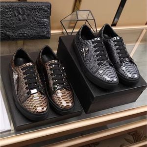Philipe Plein sportskor lyxmärke sneakers för män berömda designer sko ljus ben mode av hög kvalitet affärsskala läder metallskallar pp mönster scarpe