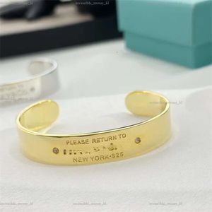 Designer Jewelry Women Bracciale C Tipo C Bracciale aperto in acciaio inossidabile coppia incisa Bracciale Metam Bracciale Bracciale Tiffanyjewelry 433 433