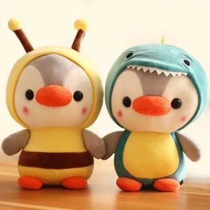 Fyllda plyschdjur Kawaii Plush Toy Penguin förvandlas till dinosaurie Frog Bee Filling Doll Cartoon Animal Birthday Chilrens julklapp B240515
