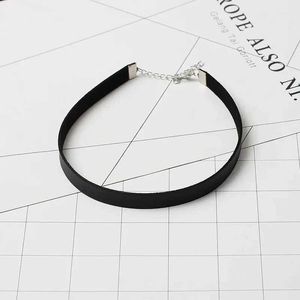 Chokers Simple Black Punk Necklace Womens Gothic Leather Necklace Popular Party Statement Necklace Jewelry D240514