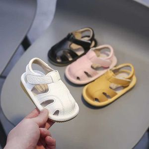 Sandaler Baby Girl Sandals äkta läderpojkar Casual Shoes 2023 Summer Baby and Toddler Shoes Non Slip Childrens Beach Sandaler 1-3 år D240515