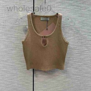 Frauen Tanks Camis Designer Miu2024 Frühlings-/Sommer Neuer gestrickter Buchstaben Hollow Short Open Navel Slim Fit Tanktop für Frauen 3LPL