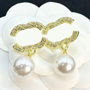 Studs Earrings Designer Letter Sier Brand Eardrop Famous Women Crystal Pearl Earring Birthday Party Jewelry Wedding Gifts Fashion Accessory