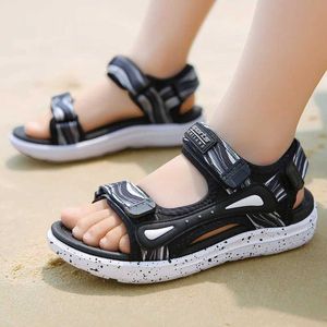 Sandaler Spring and Summer Brand Childrens Sandaler Boys and Girls Beach Shoes Breattable Flat Sandals Pu Leather Childrens utomhusskor Storlek 28-40 D240515