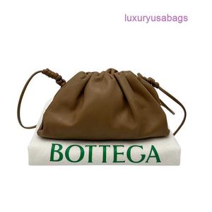 Autentyczny designerski torebki damskie torebka chmur fold bottegavvenet torebek ponad 17000 98 Baodie Strona główna Mini Cloud Bag w woreczku karmelowy