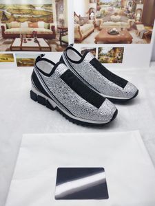 2025 Sliver Diamond Sneaker Sandals Sandały Women Sandały plażowe Slajdy Nowe kolor klapki Wysokiej jakości buty