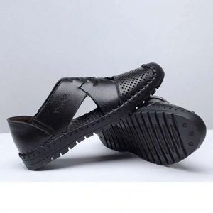 Män hål antiskid andas ihåliga sommarsandaler andningsbar delad sandal läder trend ankel wrap mens casual loafer sko grossistskor n1x8# 982 s 88a9