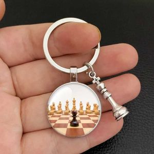 Keychains Lanyards Ny/schack Keychain Chessboard Chess Piece Glass Dome Pendant Car Keychain Ring Chess Lovers Gift Y240510