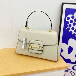 Handväska för kvinnor designers nya trend sadelväska multifunktionell underarm tofu väska mode mini crossbody väska