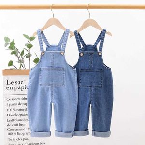Overalls Boys and Girls Denim Cover Spring/Summer Pocket Loose Casual Jeans jumpsuit 1-5 Year Preschool Suspension Jeans d240515