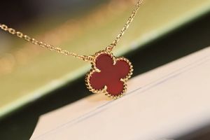 2024 Classic Four Leaf Clover Necklaces Pendants Mother-of-Pearl Stainless Steel Plated 18K for Girl Valentine's Mother's Day Engagement Jewelry-Gift wholesale V4