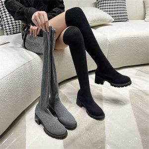 Chic Winter Stiefel Herbst und Winter Neue Überkniestiefel zeigen dicke Fersensocken Stiefel elastische hohe Tube Seidensocken Stiefel für Frauen 221102