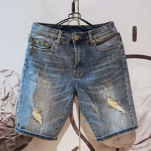 Jeans de designer curto para homens para buracos retos Casual Casual Summer Hip Hop Street Trouser Rapped Patch Letter Print Denim Shorts Boy Cowboy Pants Man Roup