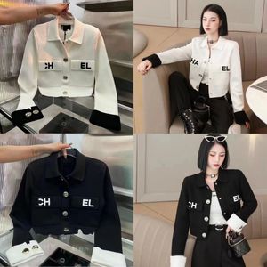 Designer Top Quality Lapel Polo Women's Jackets Fashion Bröstficka Alfabetet Broderi Tryckt Metal Buckle Sticked Long Sleeved Cardigan Jackets