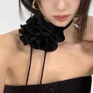 Chokers 2023 New Big Rose Chain Necklace Suitable for Women Adjustable Necklace Women Sexy Jewelry Gifts d240514