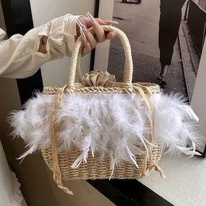 Feather Design Summer Large Capacity Tote Bag Women Luxury Handgjorda Woven Handheld Travel Grass Female Basket 240510