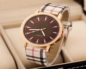 Zupełnie nowy cyfrowy kwarc Watch Women Men Luksusowe szklane soczewki Pu skórzany pasek Relogio Masculino Fashion Sports Watches 3 col6881117