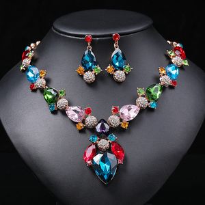 Ny bästsäljande europeiska och amerikanska vackra halsband med färgglad och djärv stil i kombination med avancerad smyckesdesign och tillbehör