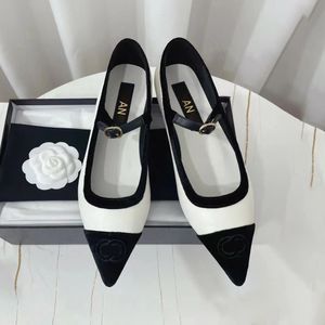 2024 Yeni Stil Kanal Seksi Bale Ayakkabıları Hasp Sandal Yaz Kadınları Erkekler Düğün Partisi Lüks Tasarımcı Elbise Ayakkabı Düşük Sandale Balıkçı Espadrille Lady Loafer