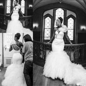Sexig en axel plus size bröllopsklänningar 2017 ren nacke tyll pärlstav sjöjungfrun domstol tåg brud klänningar afrikanska anpassade bröllopsklänningar