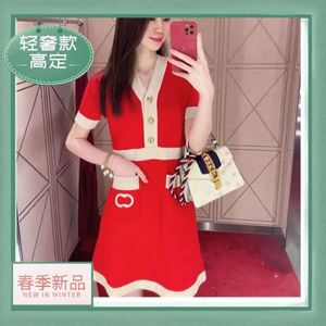2024 Summer New Fashionable and Elegant Celebrity V-neck Gold Buckle A-line Pattern Waist Wrapped Short Sleeve Knitted Dress Slim Fit