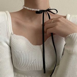 Chokers 2023 Tillbehör Fashion Imitation Pearl Clavik Chain Long Ribbon Bow Halsbandsmycken D240514