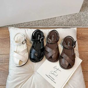 Sandali per bambini fashion girl sandals 2024 estate nuove scarpe principessa casual romano dolce trasporto trasparente comoda spiaggia scarpe da spiaggia d240515