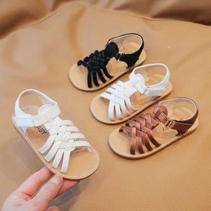 Sandals Childrens woven sandals for boys and girls 2024 summer new fashion casual shoes student shoes open toe soft sole beach shoes Y240515