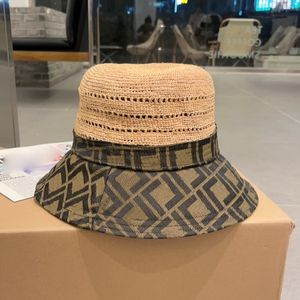 Designers hatt, fashionabla stickade halm vävda inverterade brev fiskare hatt andas sol skuggande strandhatt fiske hatt lyxig och fashionabla