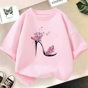 Polos Fashion Girl T-shirt Butterfly High Heels Pink T-shirt Top tryckt T-shirt 2023 Summer Short Sleeve T-shirtl2405