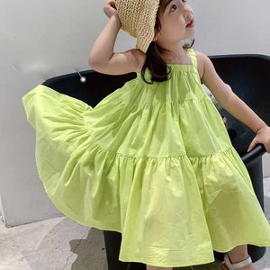 Flickas klänningar flickor klänning sommaren 2022 koreanska coola casual barns klädkaka prinsessan klänning baby barns pendelle strand verssidos wx