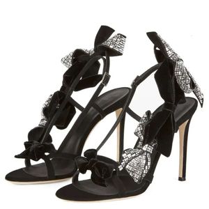 Yeni 2024 saten bayanlar deri 9.5cm yükseklikte ayakkabılar elmas dantel bowtie açık ayak parmağı tek satır toka sandaletleri düğün partisi 34-42 çiçek siyah 3a07