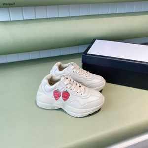 Top Buty dla dzieci Designer Truskawkowy Wzór drukowania butów dla niemowląt Rozmiar 26-35 pudełka Opakowanie Dziewczyna chłopiec Toddler Sneakers